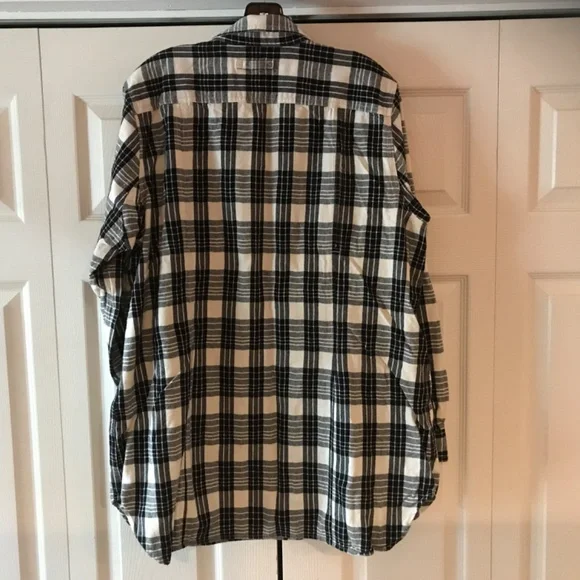 DULUTH TRADING COMPANY WOMEN’S FREE SWIGNIN’ XL FLANNEL BUTTON UP SHIRT - Picture 2 of 3